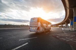 Jakie są różnice między autobusami miejskimi a autobusami dalekobieżnymi