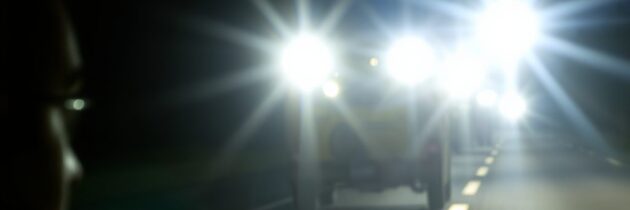Oślepianie światłami nocą – co robić, gdy reflektory innych ograniczają widoczność i jak ją poprawić